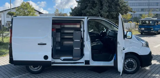Car image 15