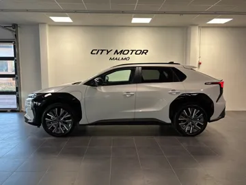 Car image 4