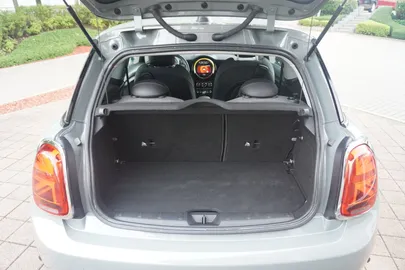 Car image 32