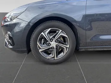 Car image 24