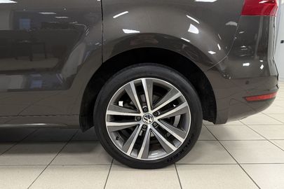 Car image 32