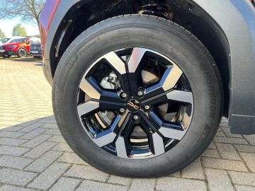 Car image 30