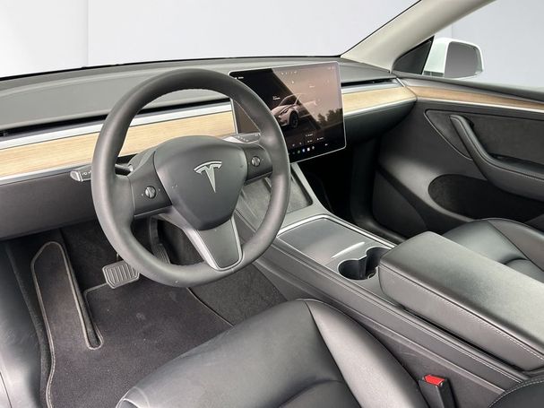 Tesla Model Y Long Range AWD 378 kW image number 15