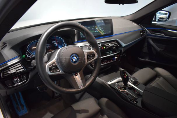 BMW 530 Touring xDrive 215 kW image number 6