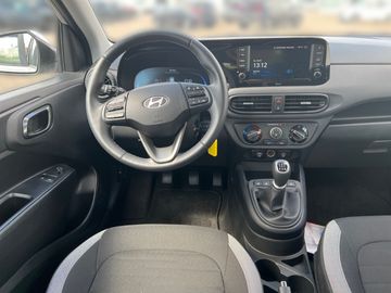 Car image 10