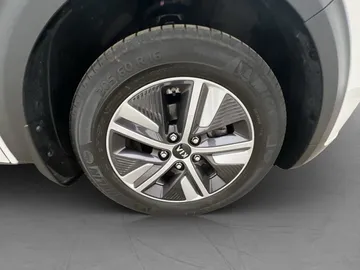 Car image 30