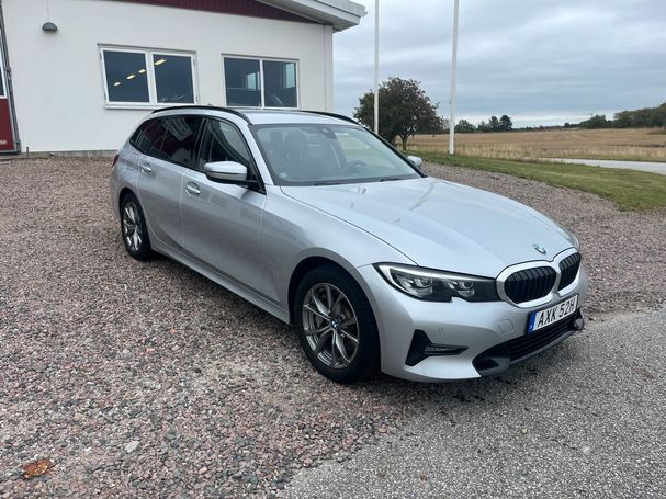 BMW 330 e Touring Sport Line Steptronic 216 kW image number 2