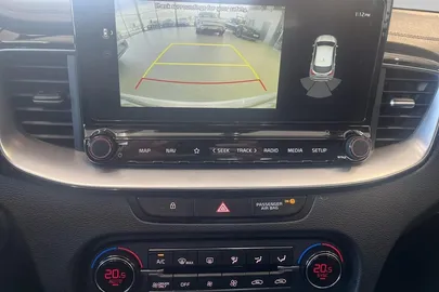 Car image 18