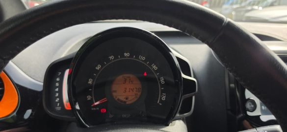 Car image 24