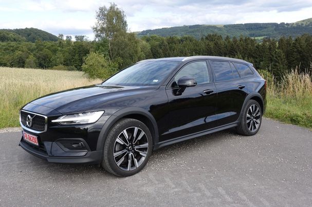 Volvo V60 Cross Country AWD B5 184 kW image number 1