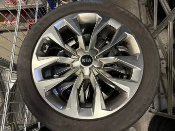 Car image 32