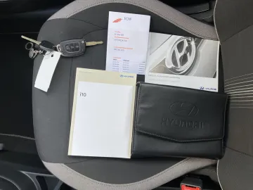 Car image 30