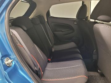 Car image 12