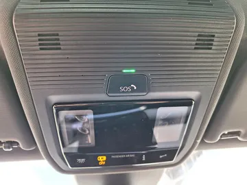 Car image 35