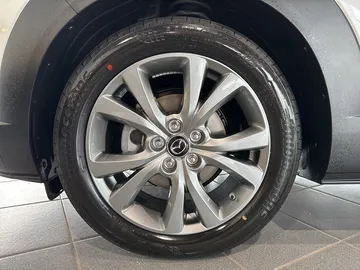 Car image 20