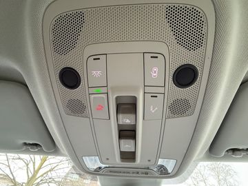 Car image 29