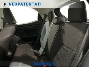 Car image 25