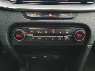 Car image 38