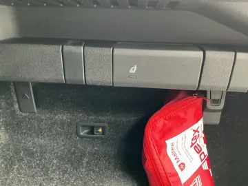Car image 29