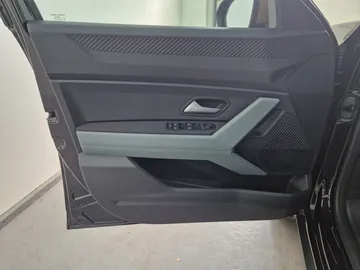 Car image 40