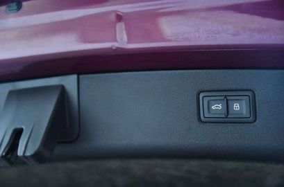 Car image 40