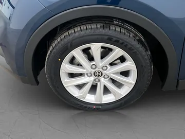 Car image 32