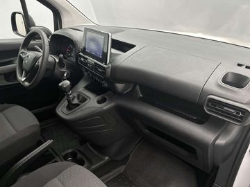 Car image 15