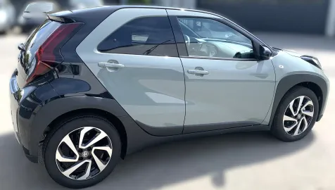 Car image 3