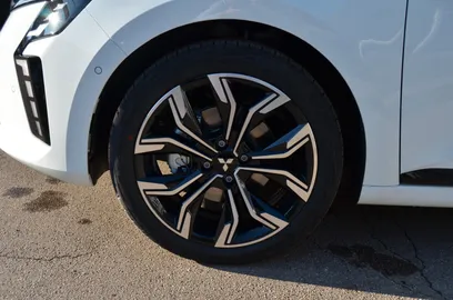 Car image 24