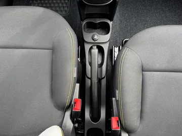 Car image 28