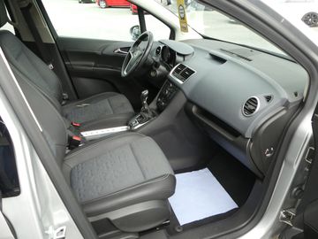 Car image 14