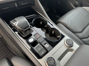 Car image 26