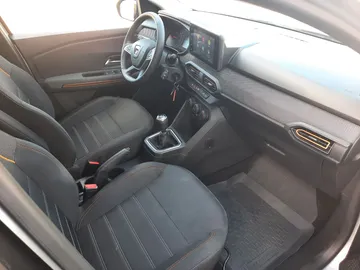 Car image 18