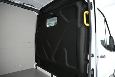 Car image 35