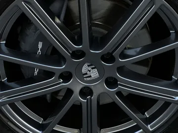 Car image 30