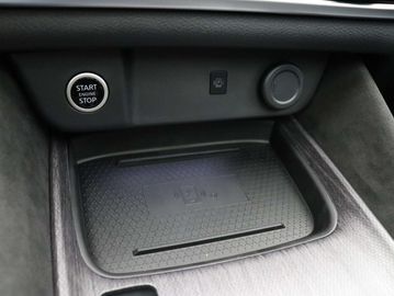 Car image 32