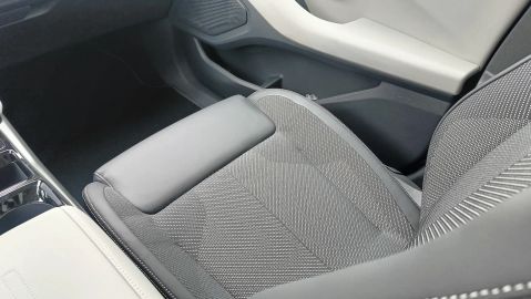 Car image 31