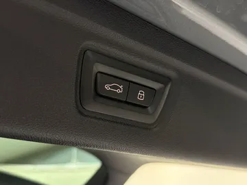 Car image 38