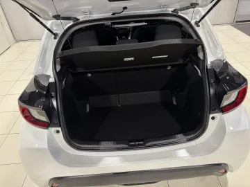 Car image 25