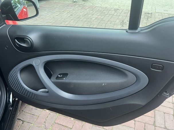 Smart ForTwo cabrio EQ 60 kW image number 20