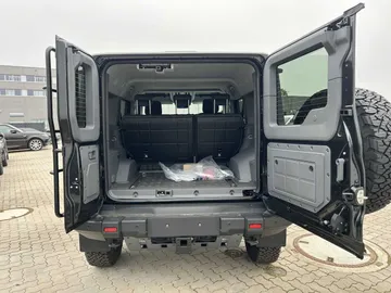 Car image 8