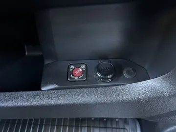 Car image 35
