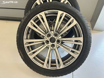 Car image 32