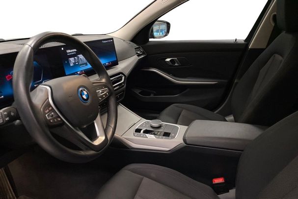 BMW 330 e Touring xDrive 216 kW image number 12