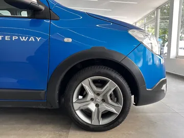 Car image 38