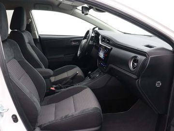 Car image 30