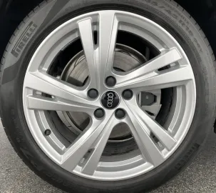 Car image 35