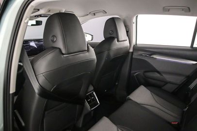 Car image 37