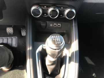 Car image 13