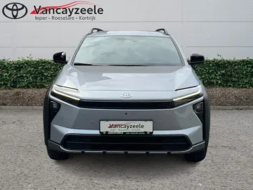 Car image 2